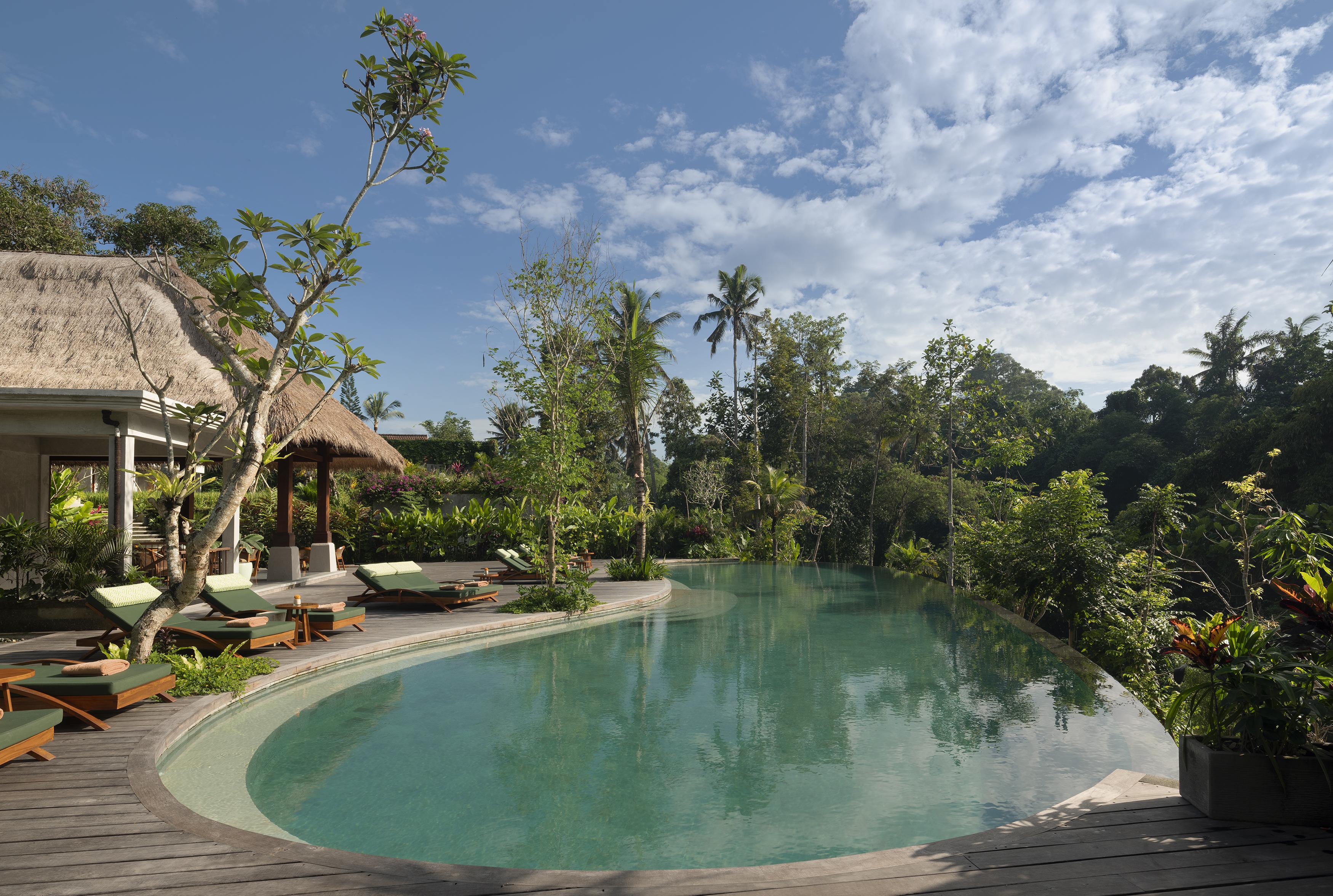อดิวานา ซูุเวตา - ผ่านการรับรอง Chse Hotel อูบุด ภายนอก รูปภาพ A swimming pool in Bali, Indonesia
